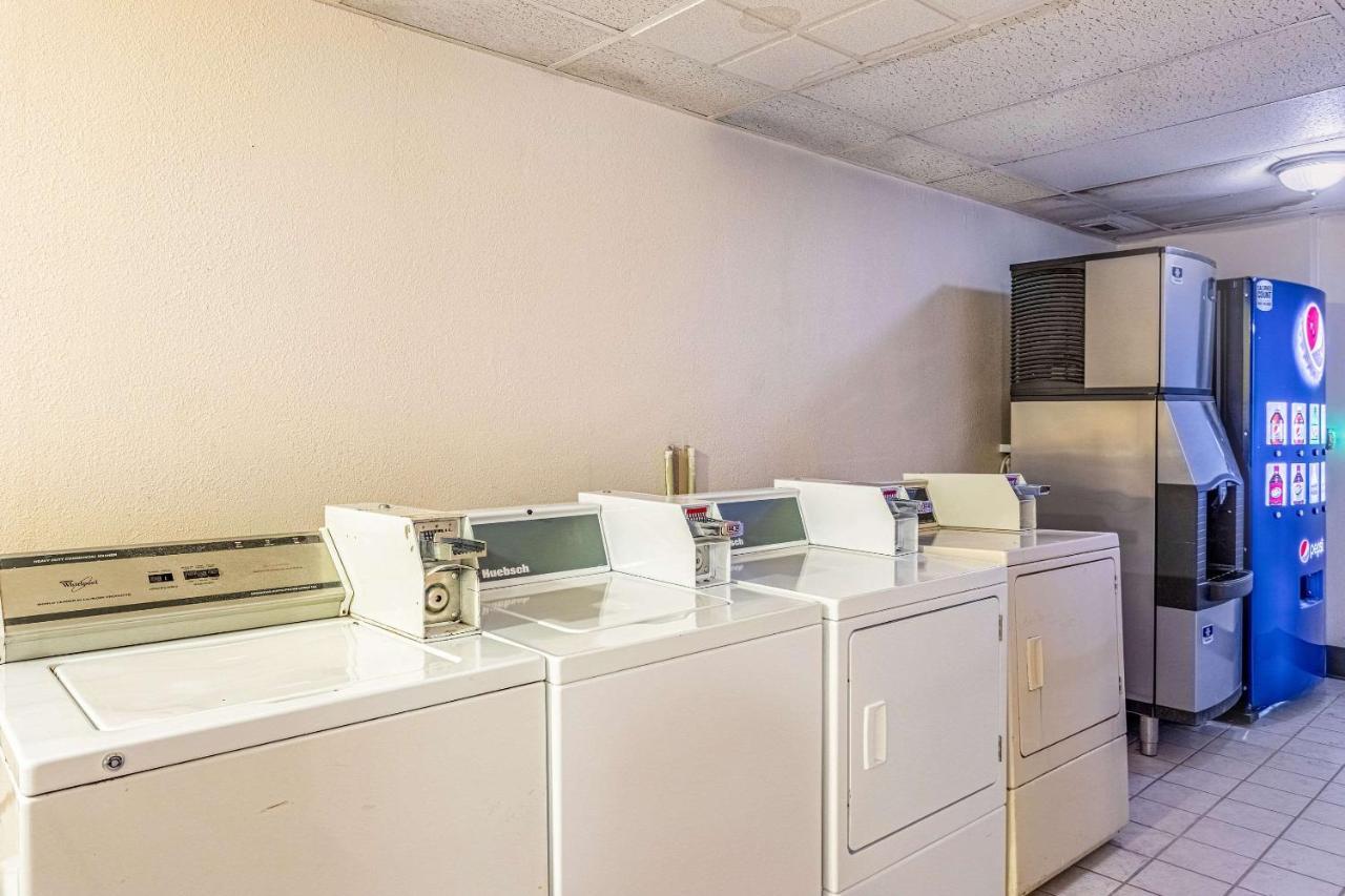 Econo Lodge Fredonia Eksteriør bilde